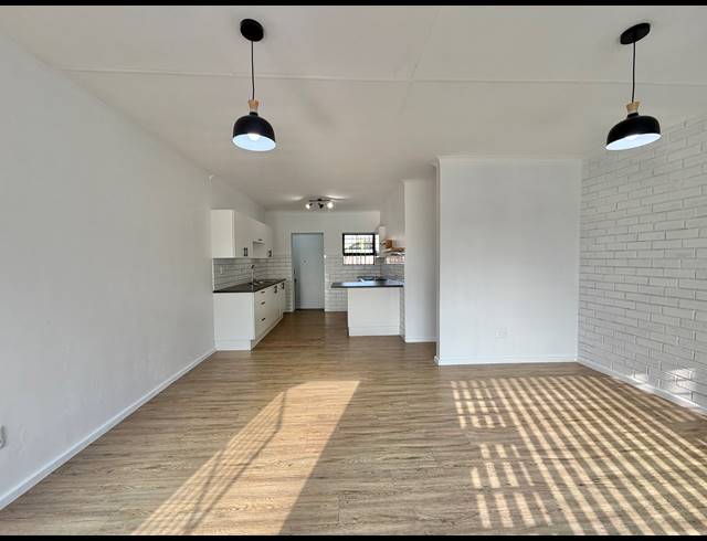 2 BEDROOM TOWNHOUSE FOR SALE IN JEFFREYS BAY CENTRAL